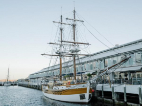  Somerset on the Pier Hobart  Хобарт